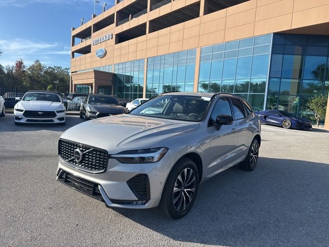 2025 Volvo XC60 Plus's photo