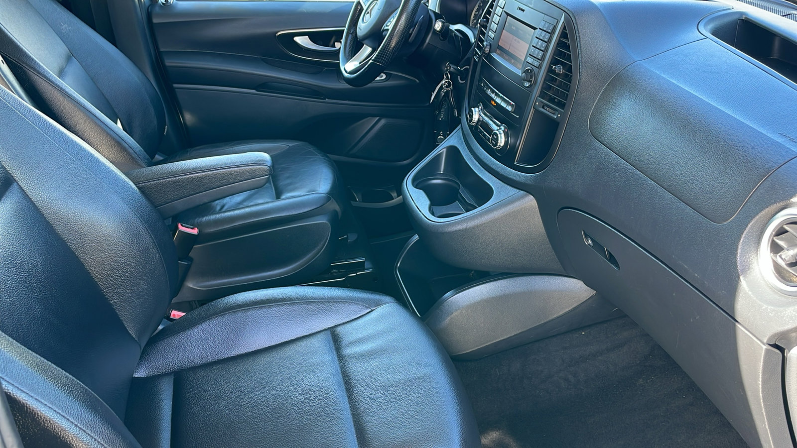2017 Mercedes Benz Metris Passenger Van photo 3