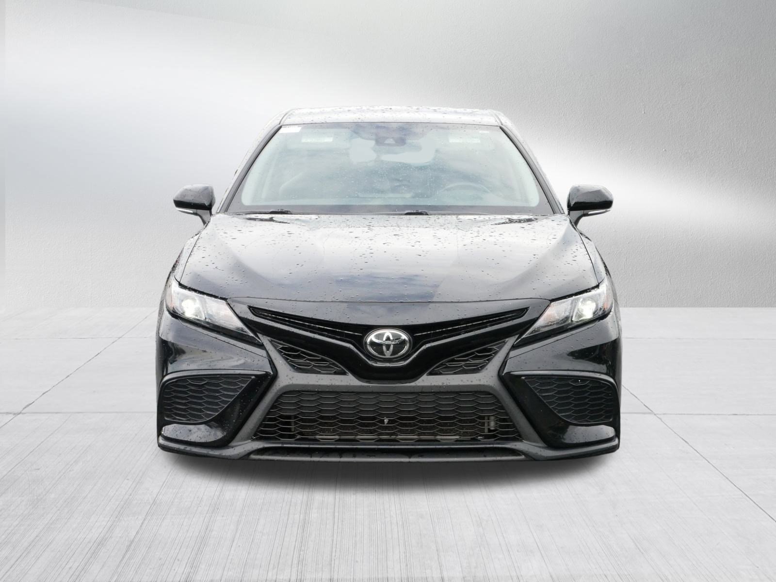 2023 Toyota Camry SE photo 2