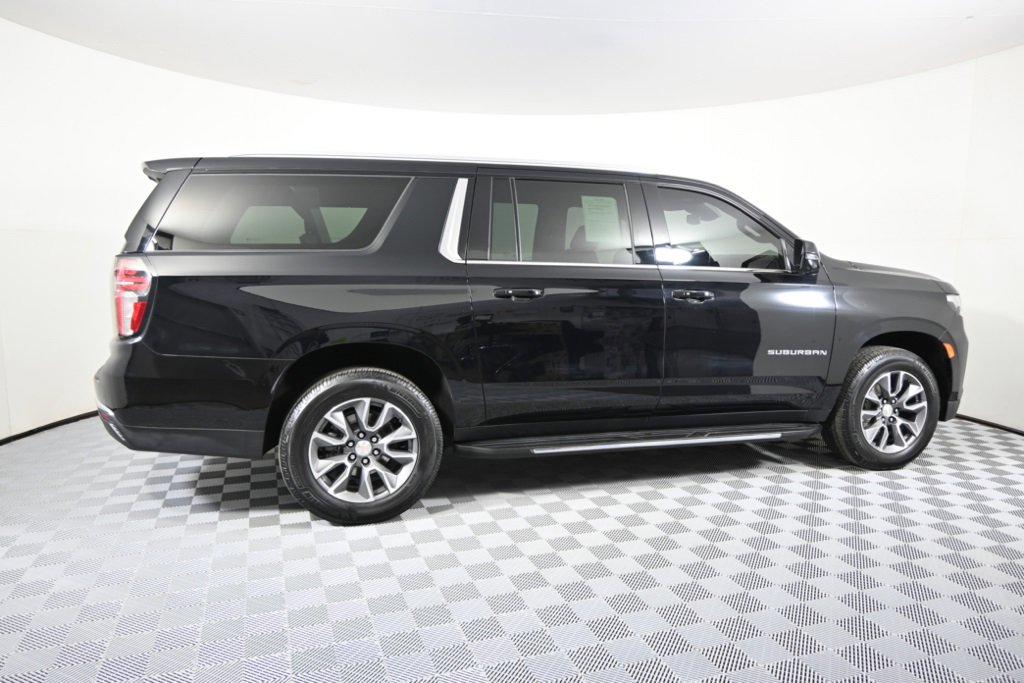 2023 Chevrolet Suburban LT photo 7