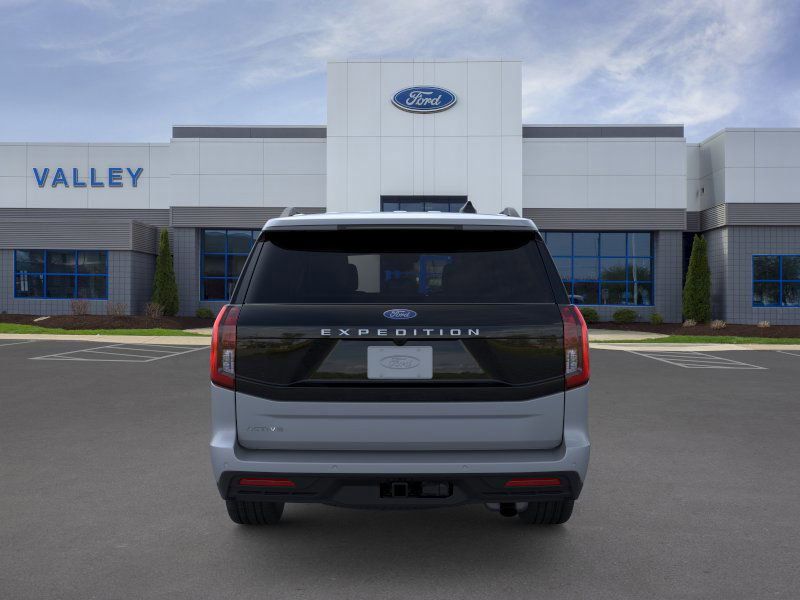 2025 Ford Expedition photo 6