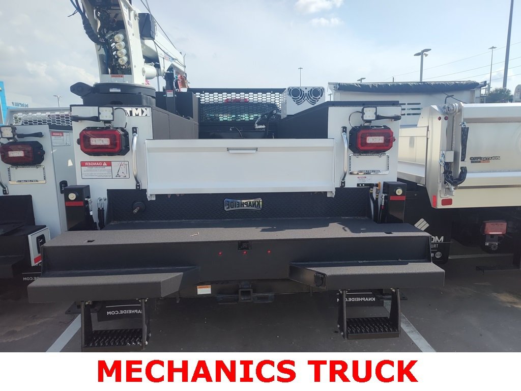 2023 Chevrolet Silverado 6500HD Work Truck photo 2