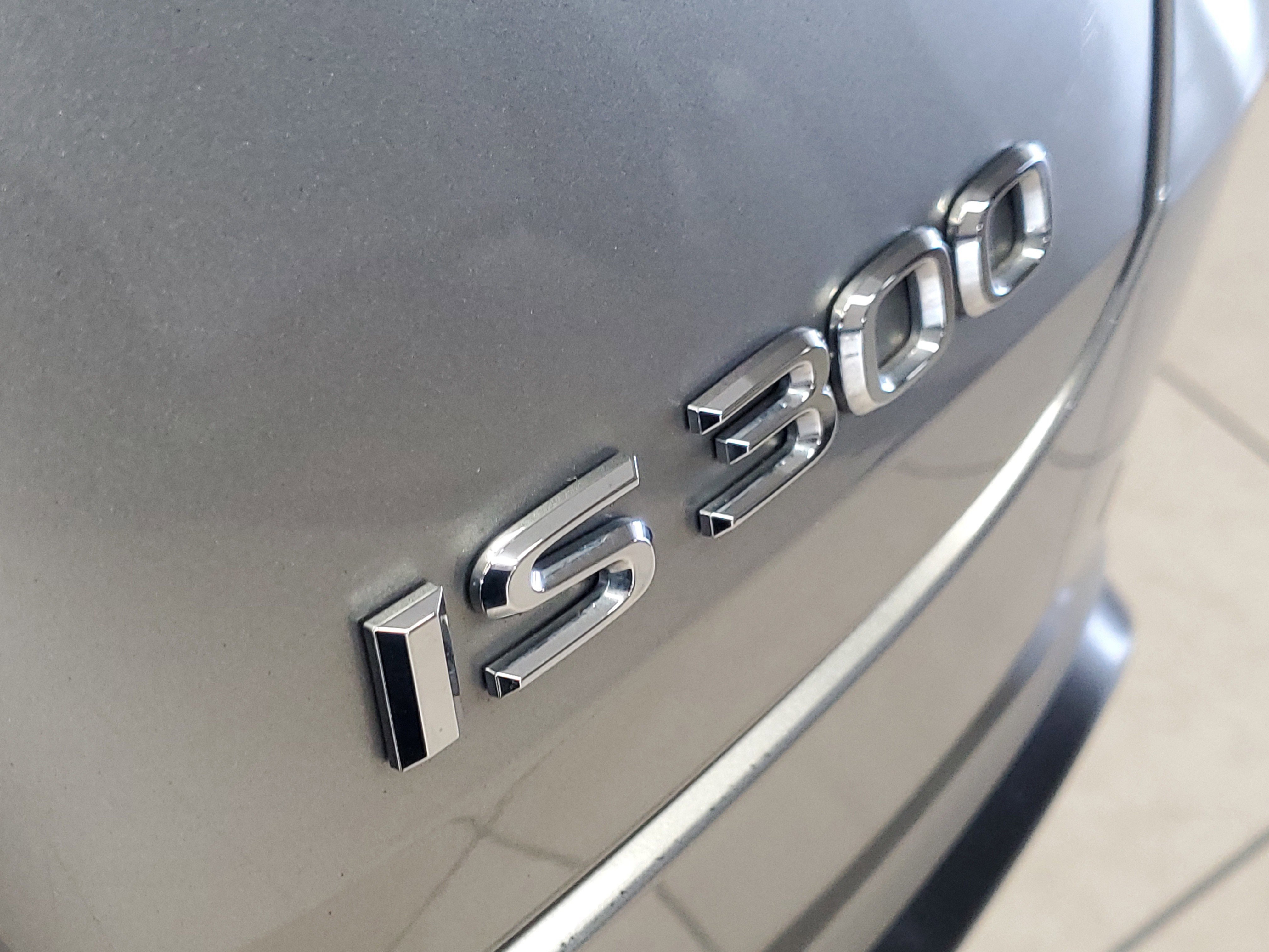 2023 Lexus IS 300 photo 8