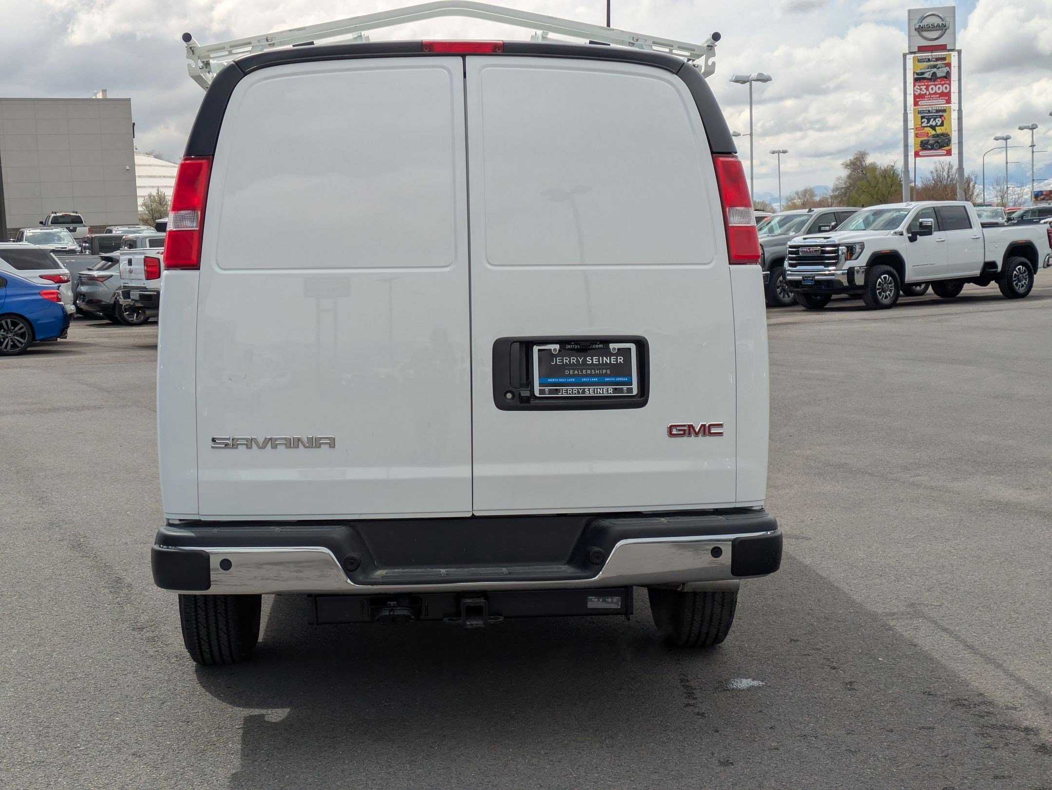 2025 Gmc Savana Cargo 2500 photo 3