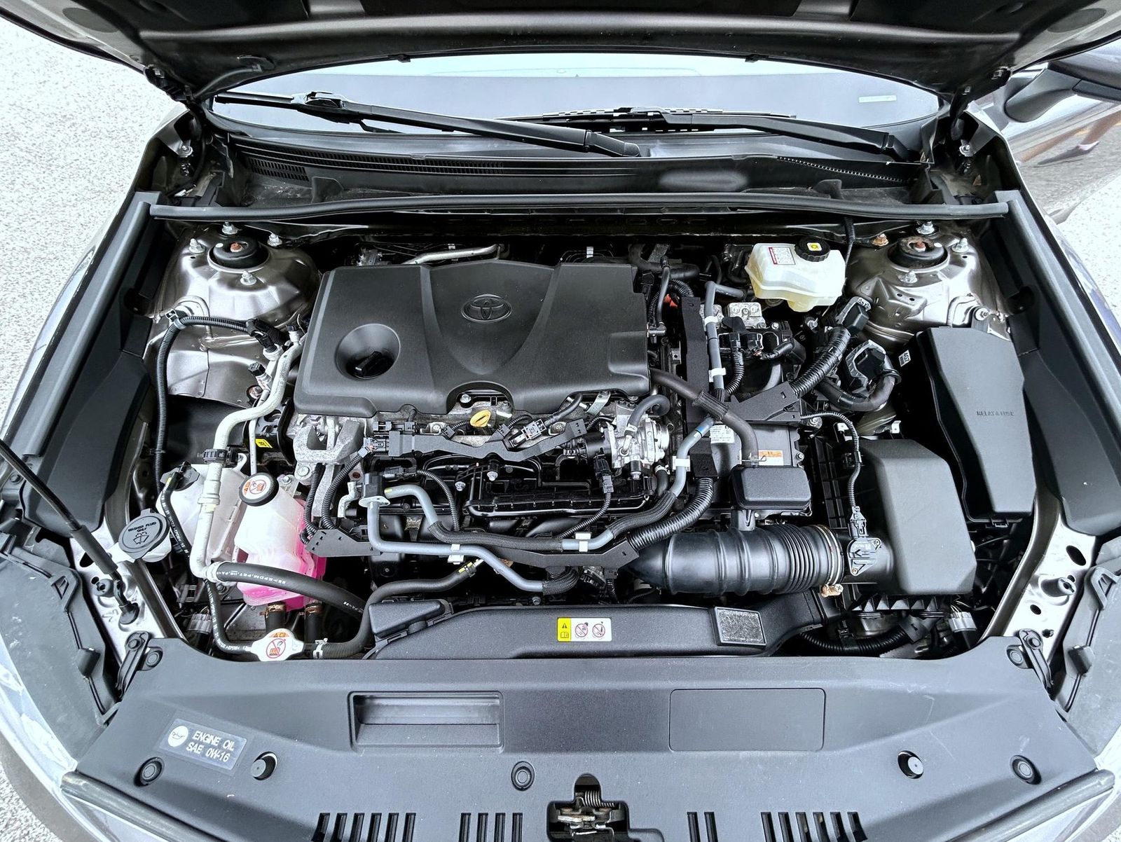 2022 Toyota Camry Hybrid LE photo 19