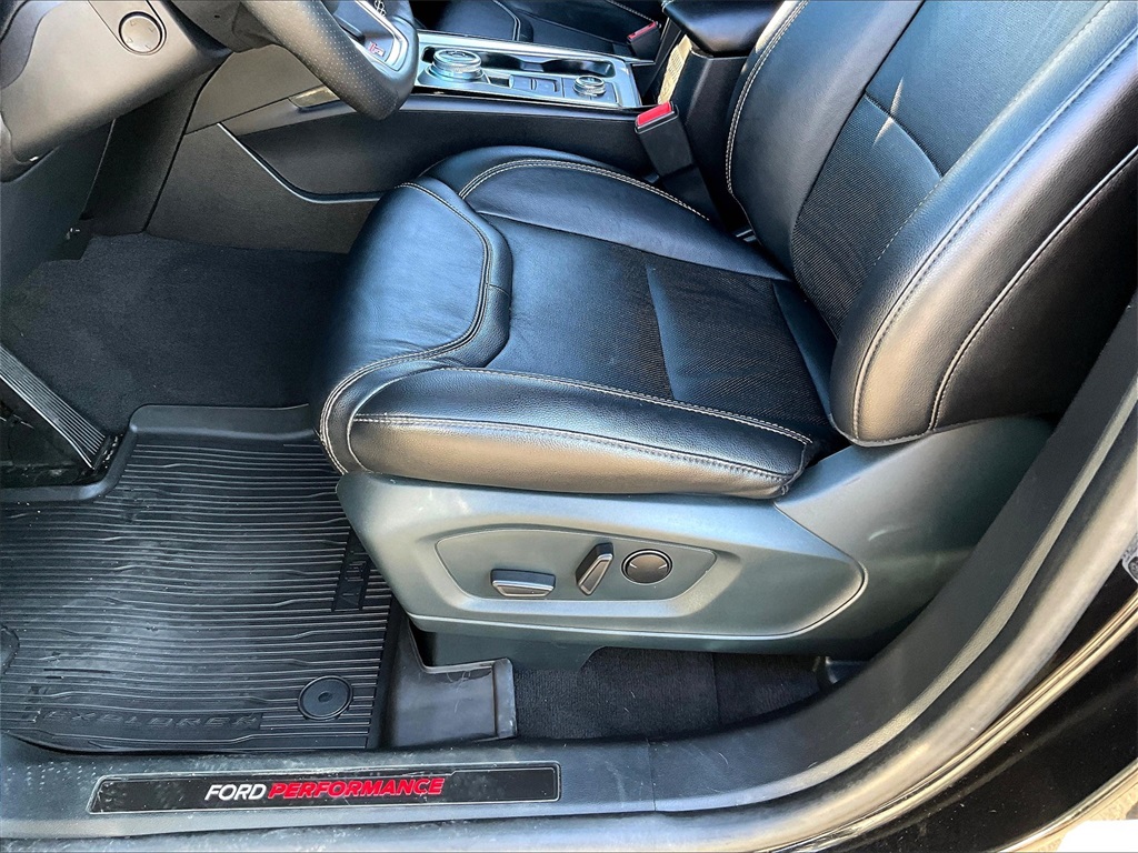 2023 Ford Explorer ST photo 31