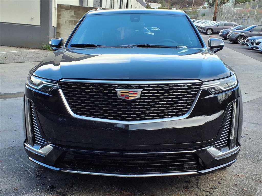 2025 Cadillac XT6 Premium Luxury photo 2