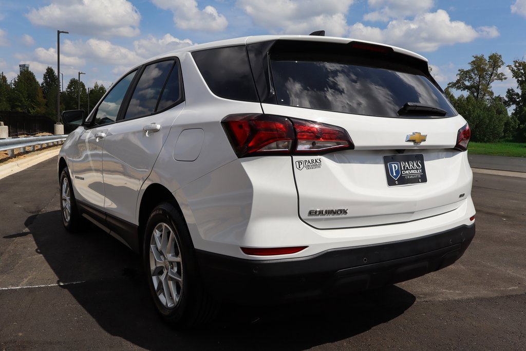 2024 Chevrolet Equinox LS photo 4