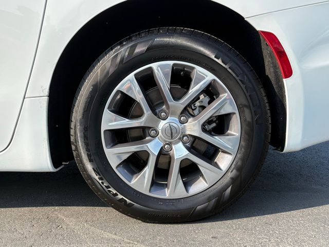2023 Chrysler Pacifica Hybrid Pinnacle photo 14