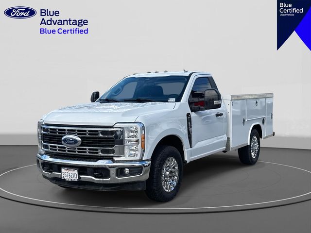 2023 Ford F-350 Super Duty Chassis Cab XL's photo