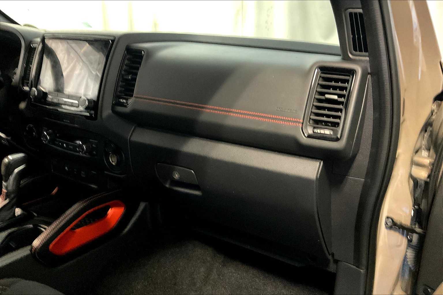 2022 Nissan Frontier PRO-4X photo 12