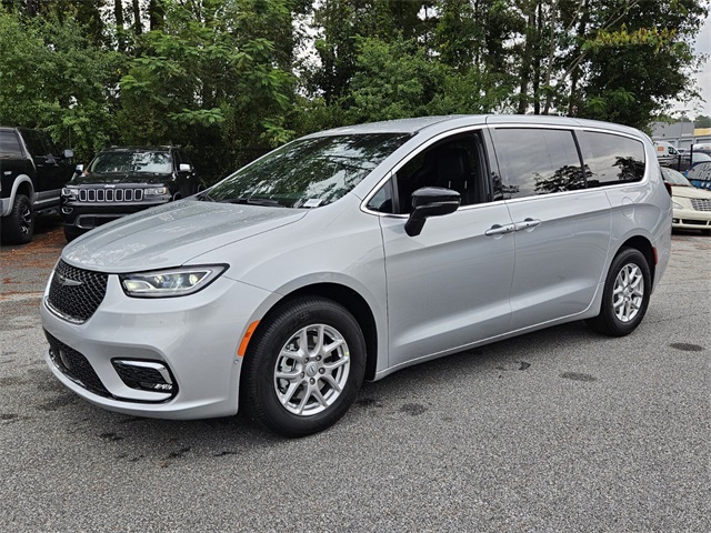 2026 Chrysler Pacifica photo 3
