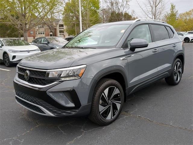 2024 Volkswagen Taos SE's photo