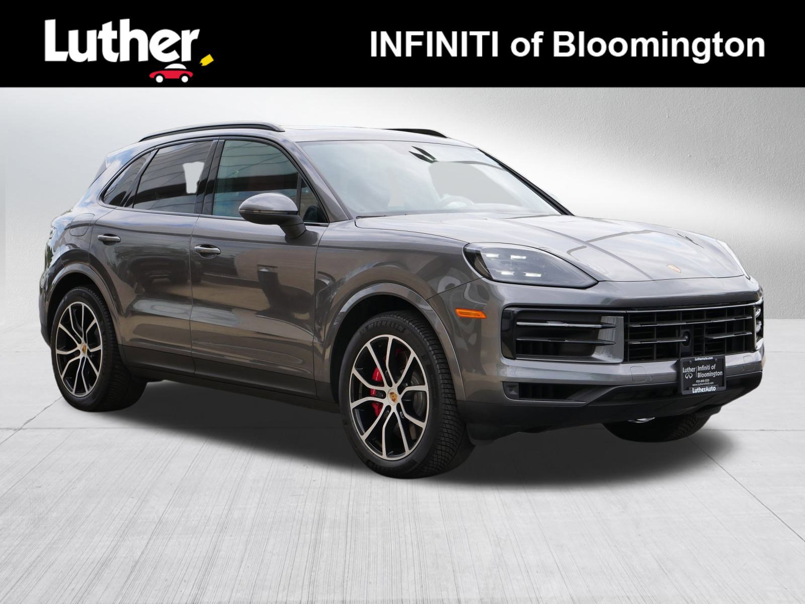 2024 Porsche Cayenne S's photo