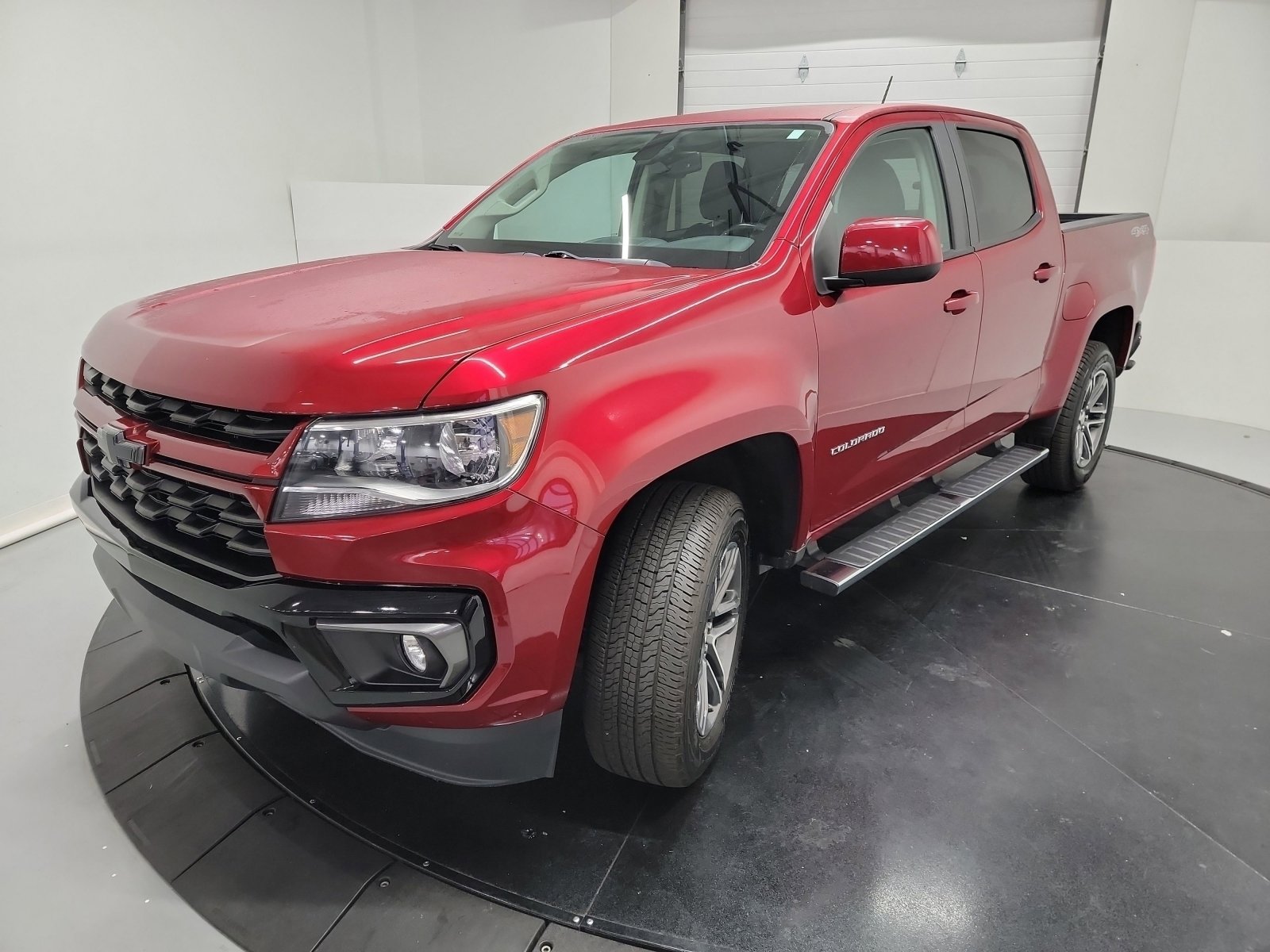2021 Chevrolet Colorado LT photo 3