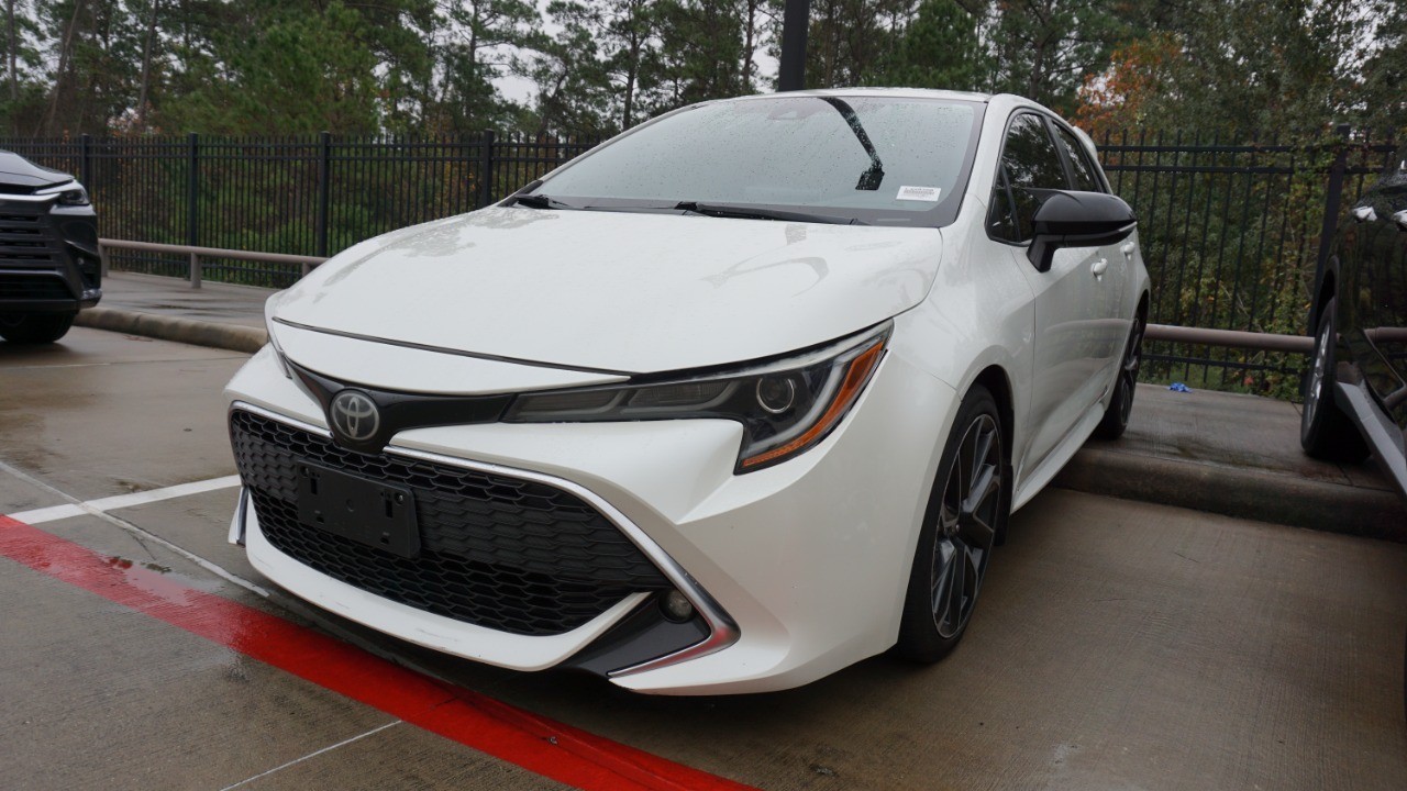 2019 Toyota Corolla Hatchback XSE's photo