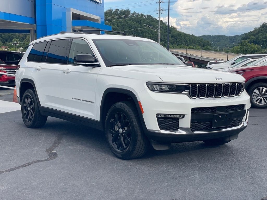 Used 2022 Bright White Clearcoat Jeep Limited image 1