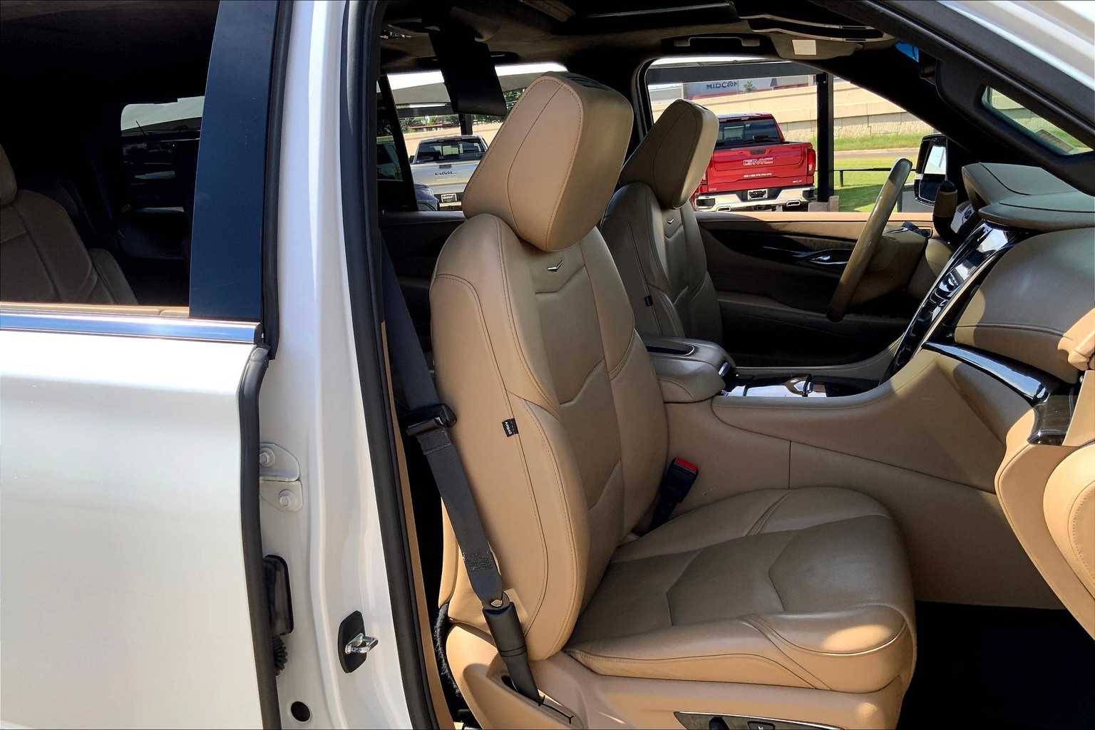 2019 Cadillac Escalade Platinum photo 7