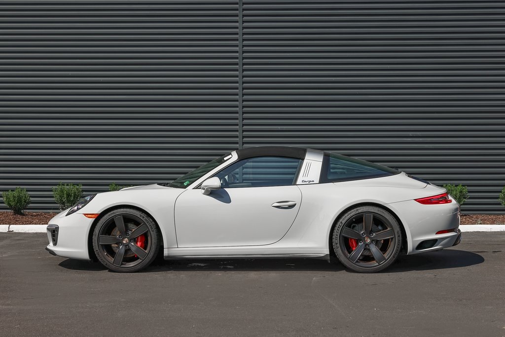 2019 Porsche 911 Targa 4S photo 2