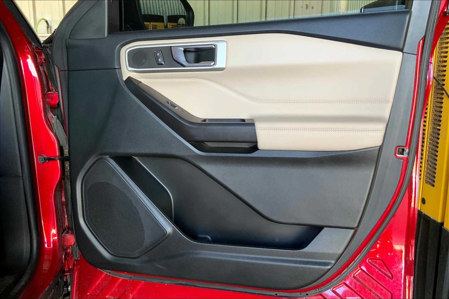 2020 Ford Explorer XLT photo 17