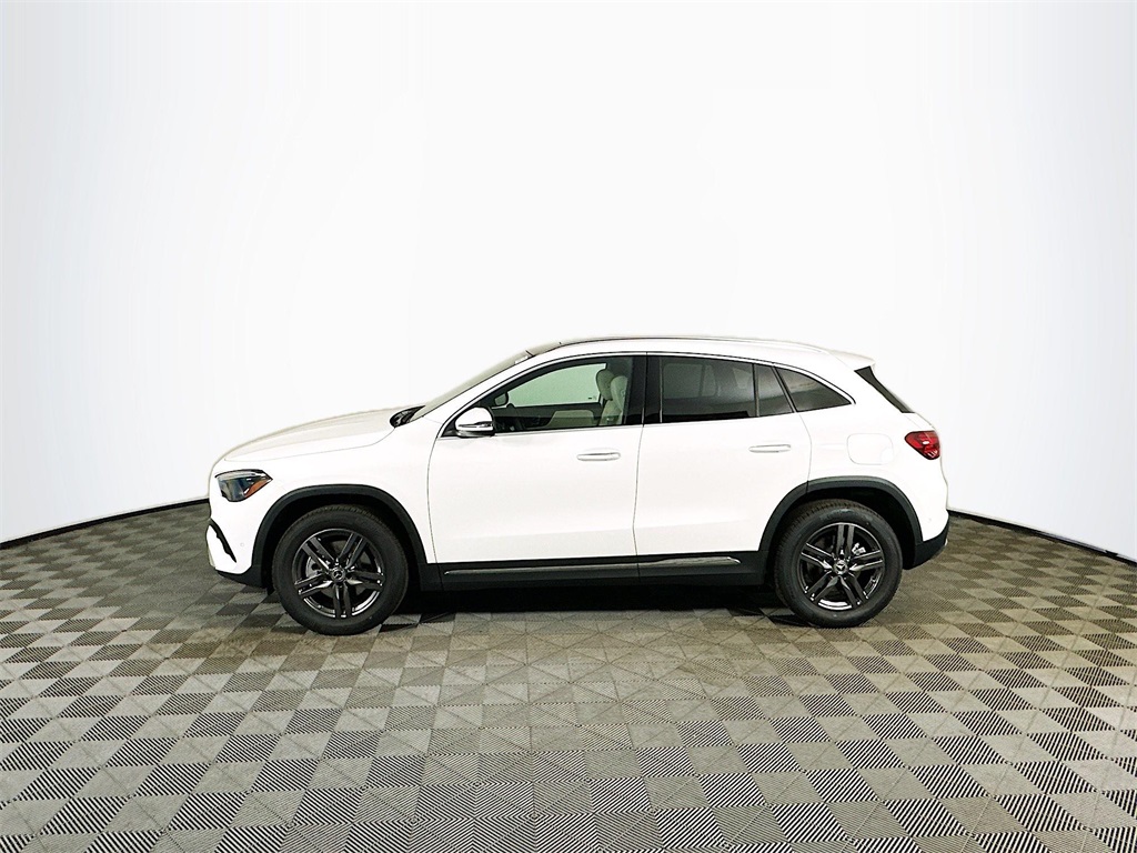 2026 Mercedes Benz GLA 250 4MATIC photo 4