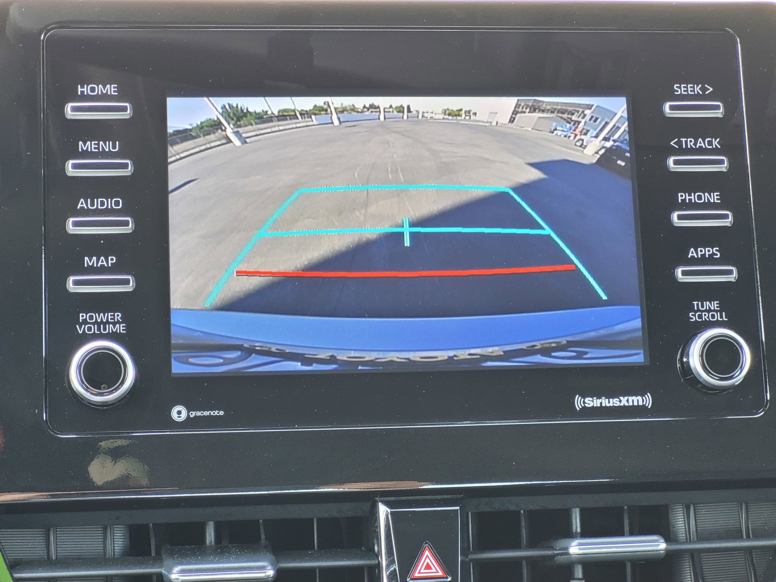 2023 Toyota Camry Hybrid LE photo 17