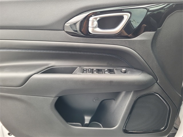 2025 Jeep Compass Latitude photo 19