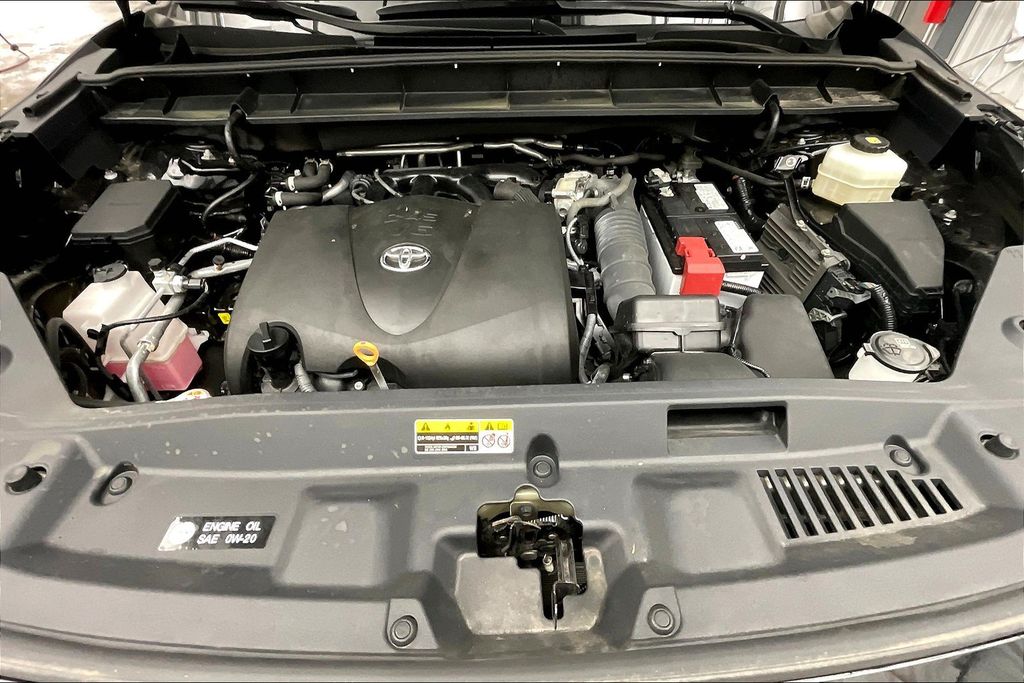 2022 Toyota Highlander XLE photo 9
