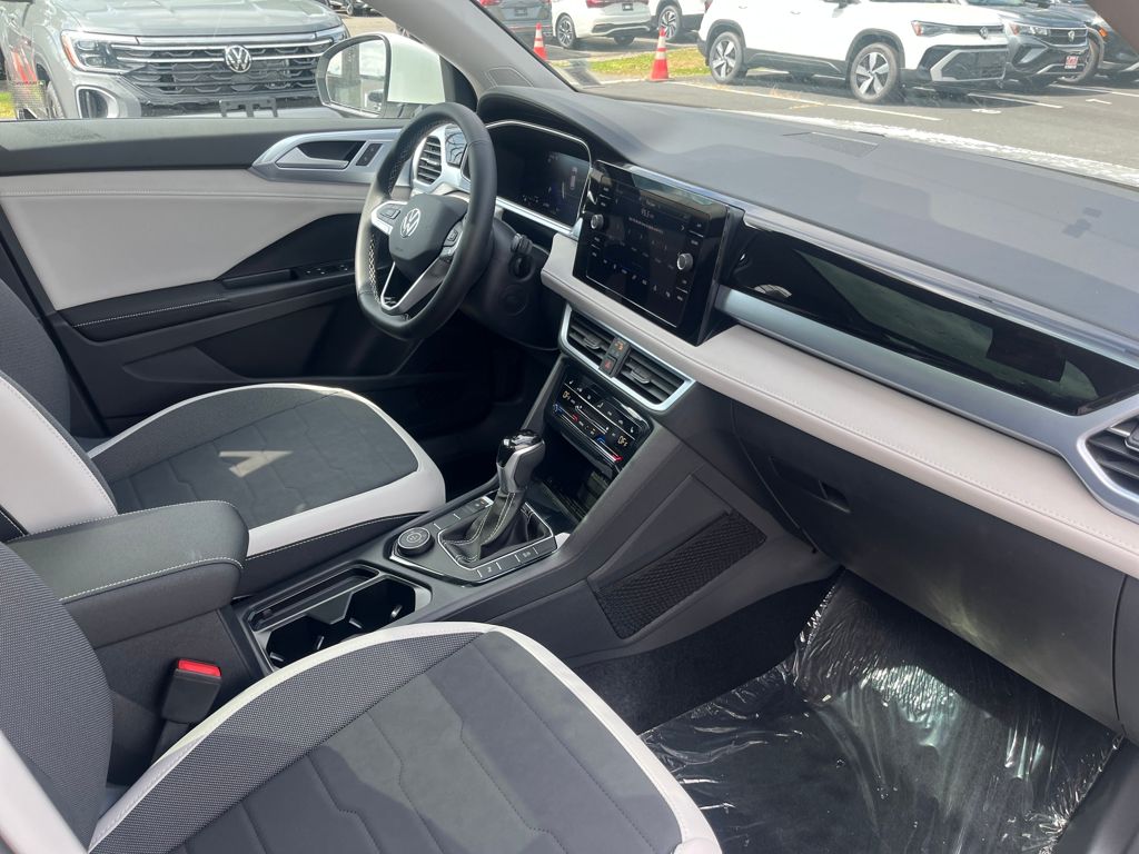 2025 Volkswagen Taos SE photo 21