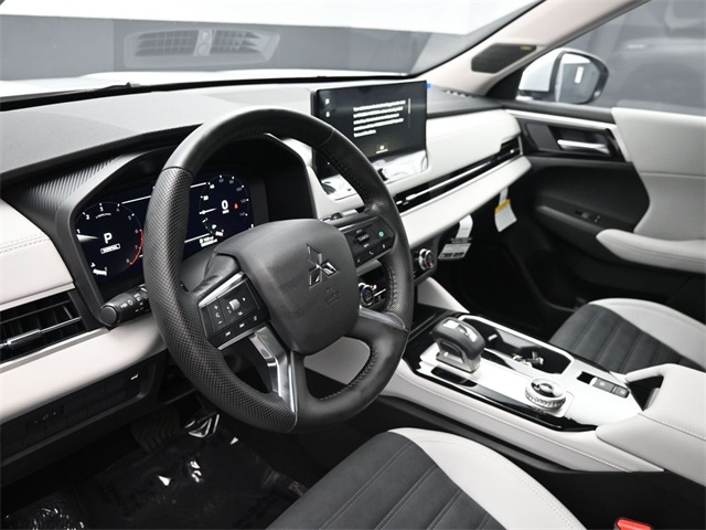 2025 Mitsubishi Outlander SE photo 4