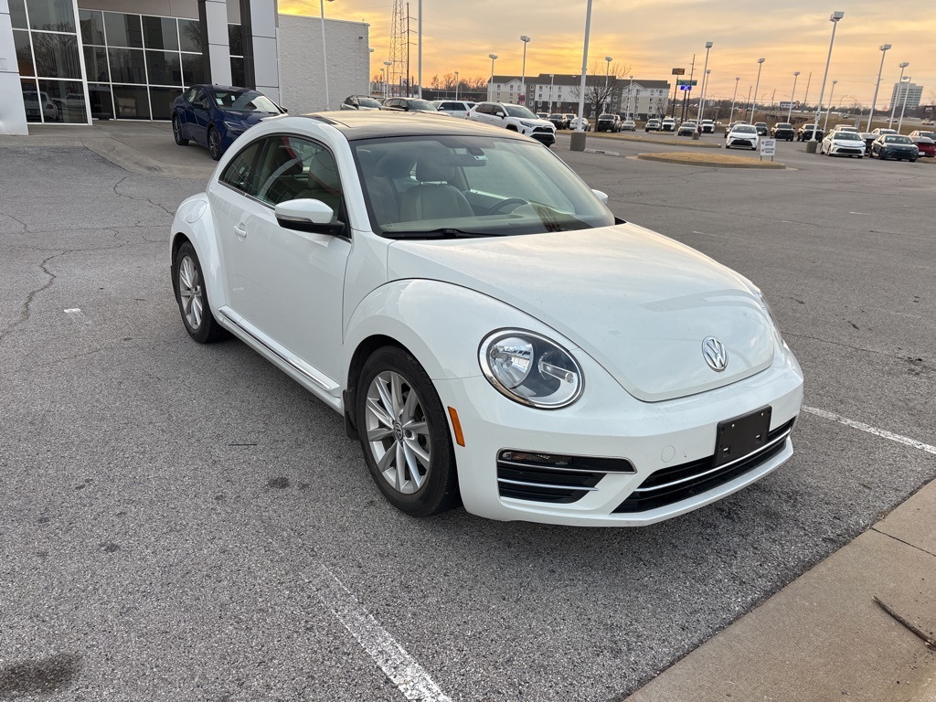 2018 Volkswagen Beetle SE's photo