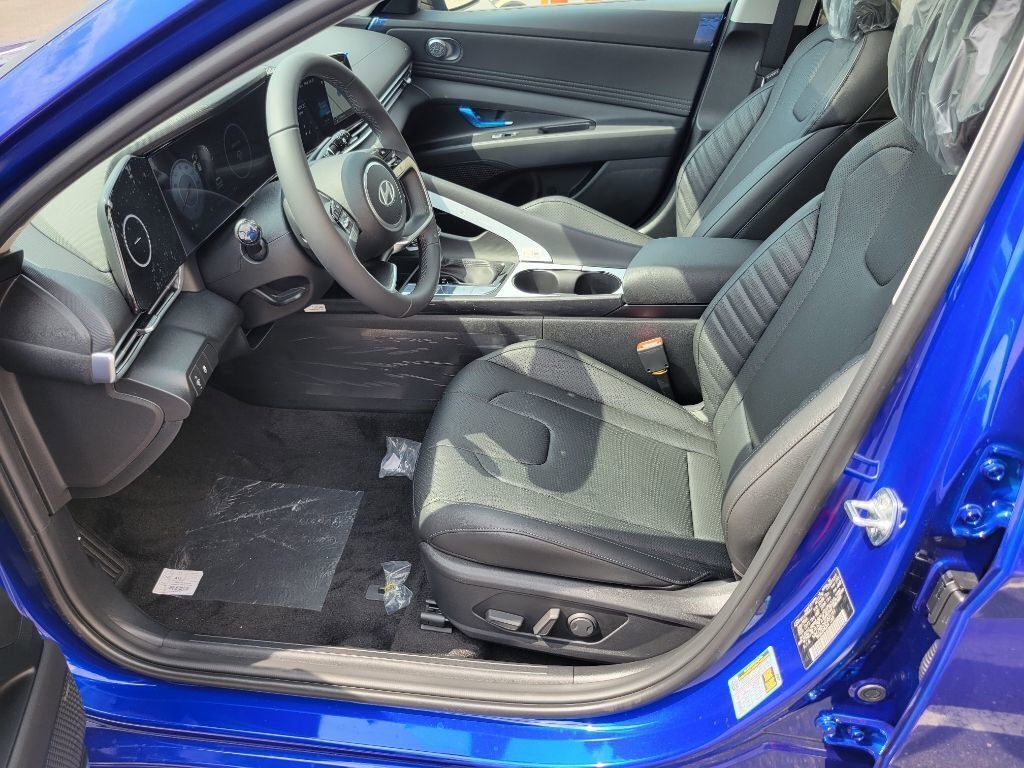 2024 Hyundai Elantra Limited photo 12