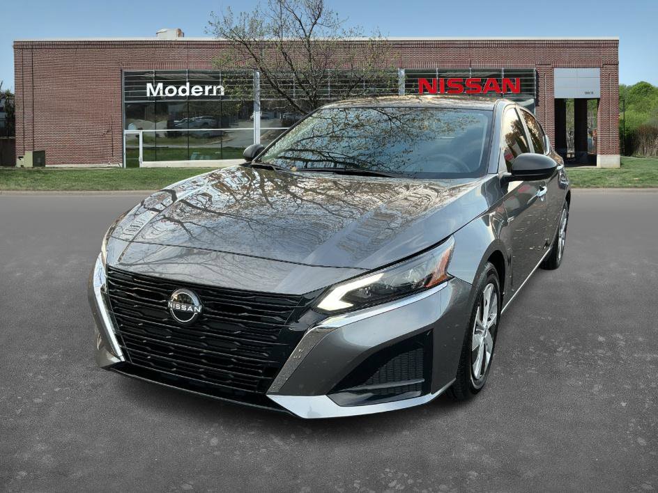 2024 Nissan Altima S's photo