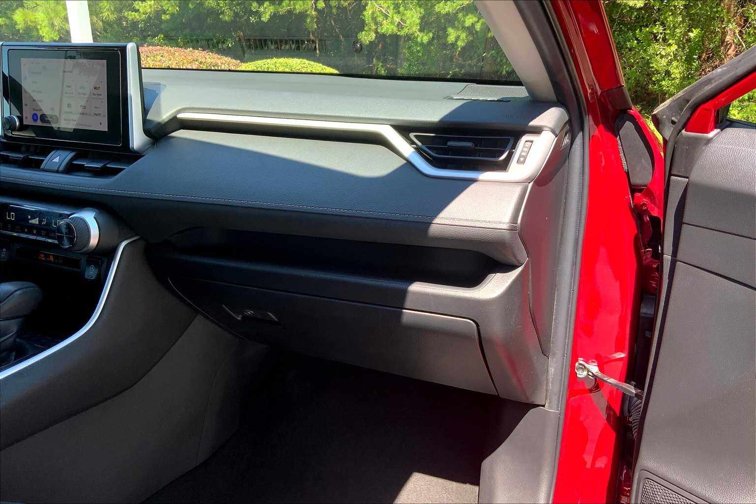 2023 Toyota RAV4 XLE photo 17