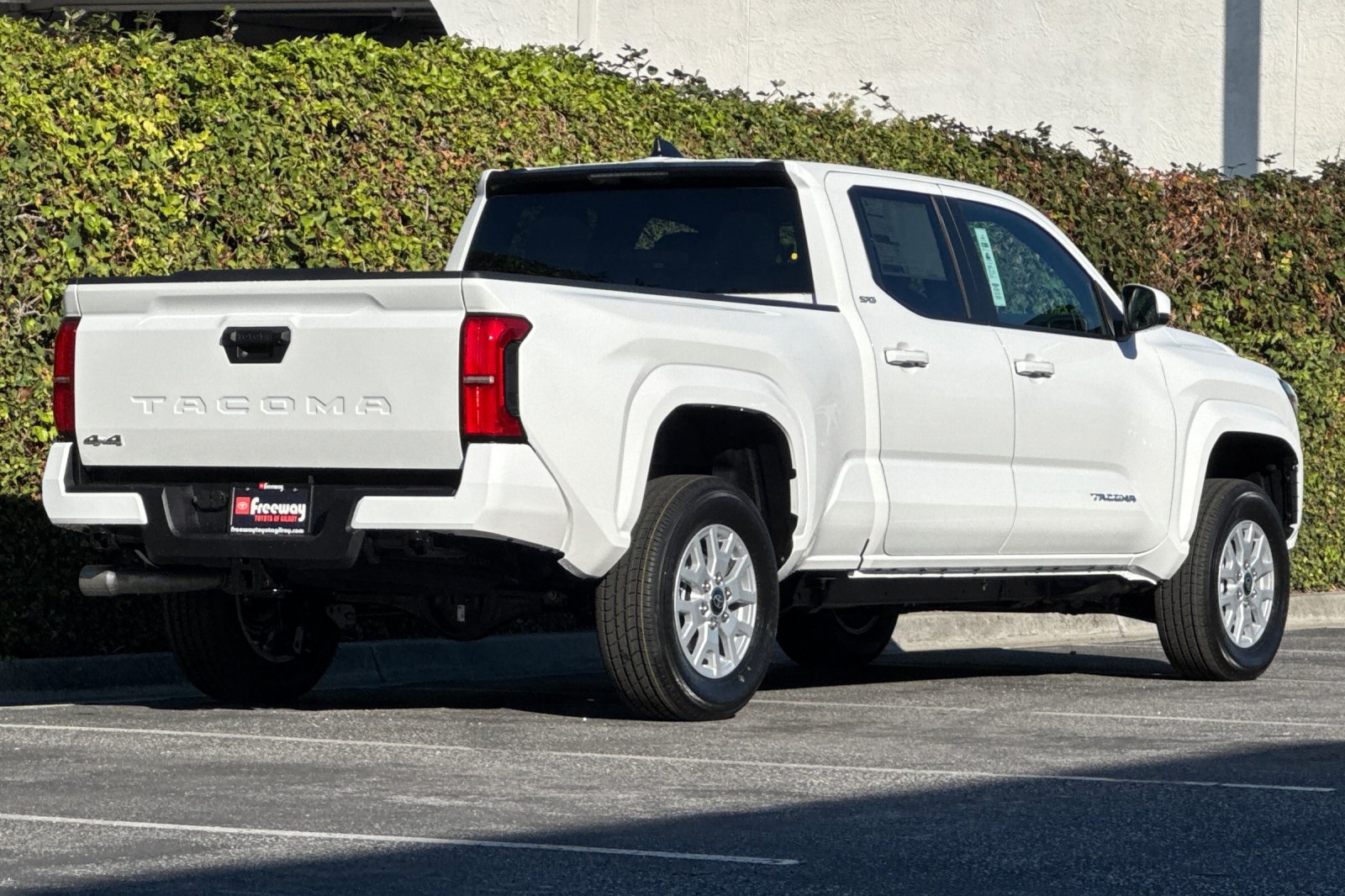 2025 Toyota Tacoma SR5 4x4 Double Cab photo 4