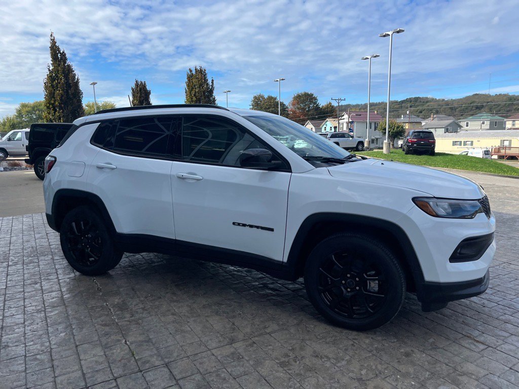 2026 Jeep Compass Latitude Altitude photo 3