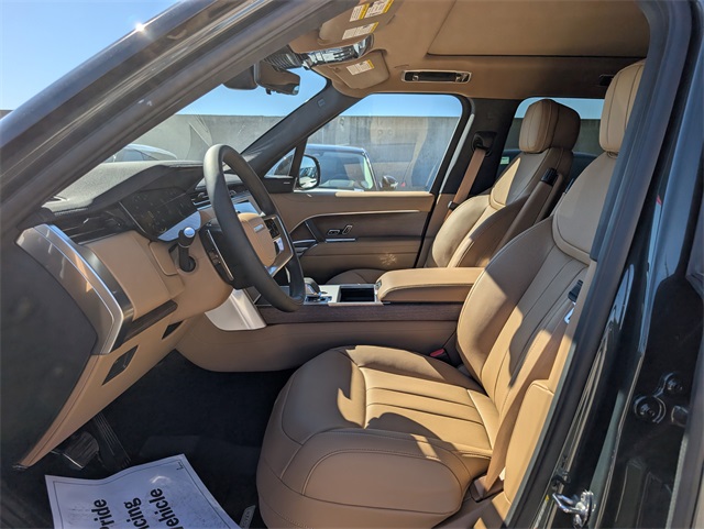 2025 Land Rover Range Rover SE photo 7