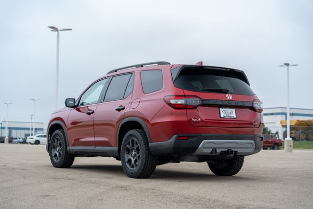 2025 Honda Pilot TrailSport photo 4