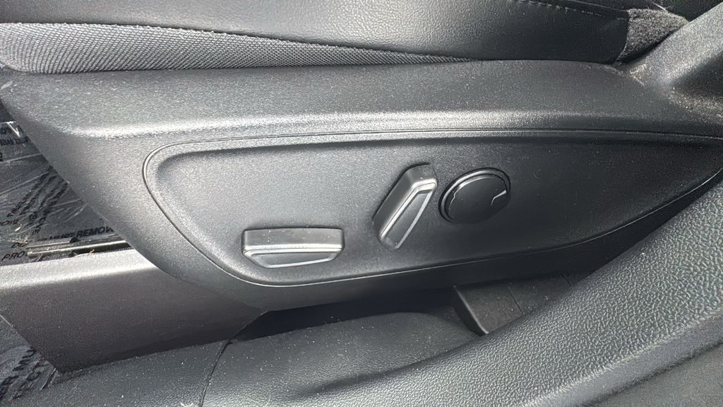 2024 Ford Escape ST-Line Select photo 11