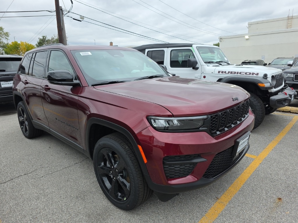2025 Jeep Grand Cherokee Altitude's photo