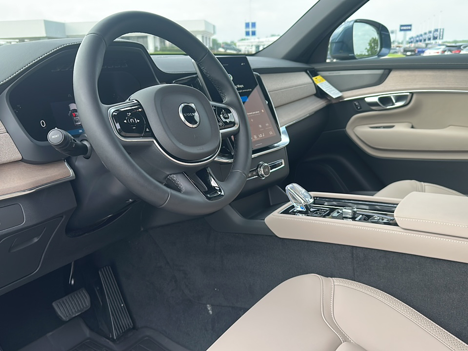 2026 Volvo XC90 AWD Plus photo 3