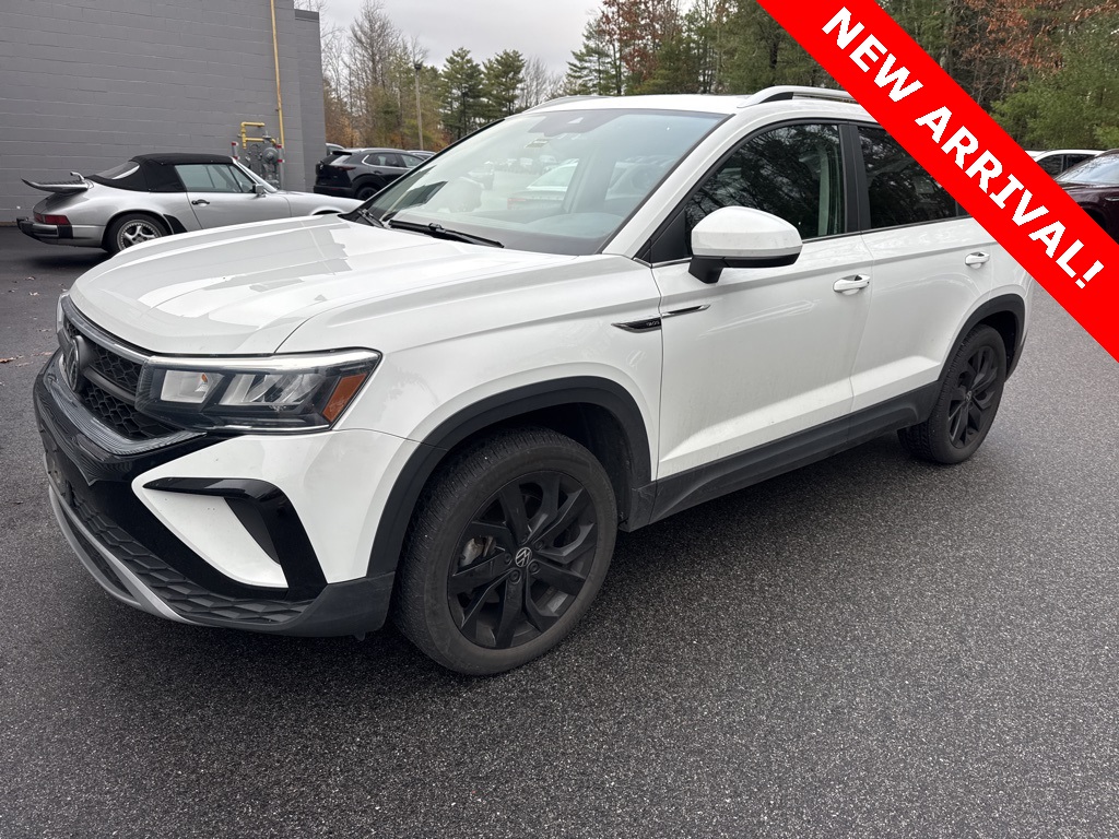2023 Volkswagen Taos SE's photo