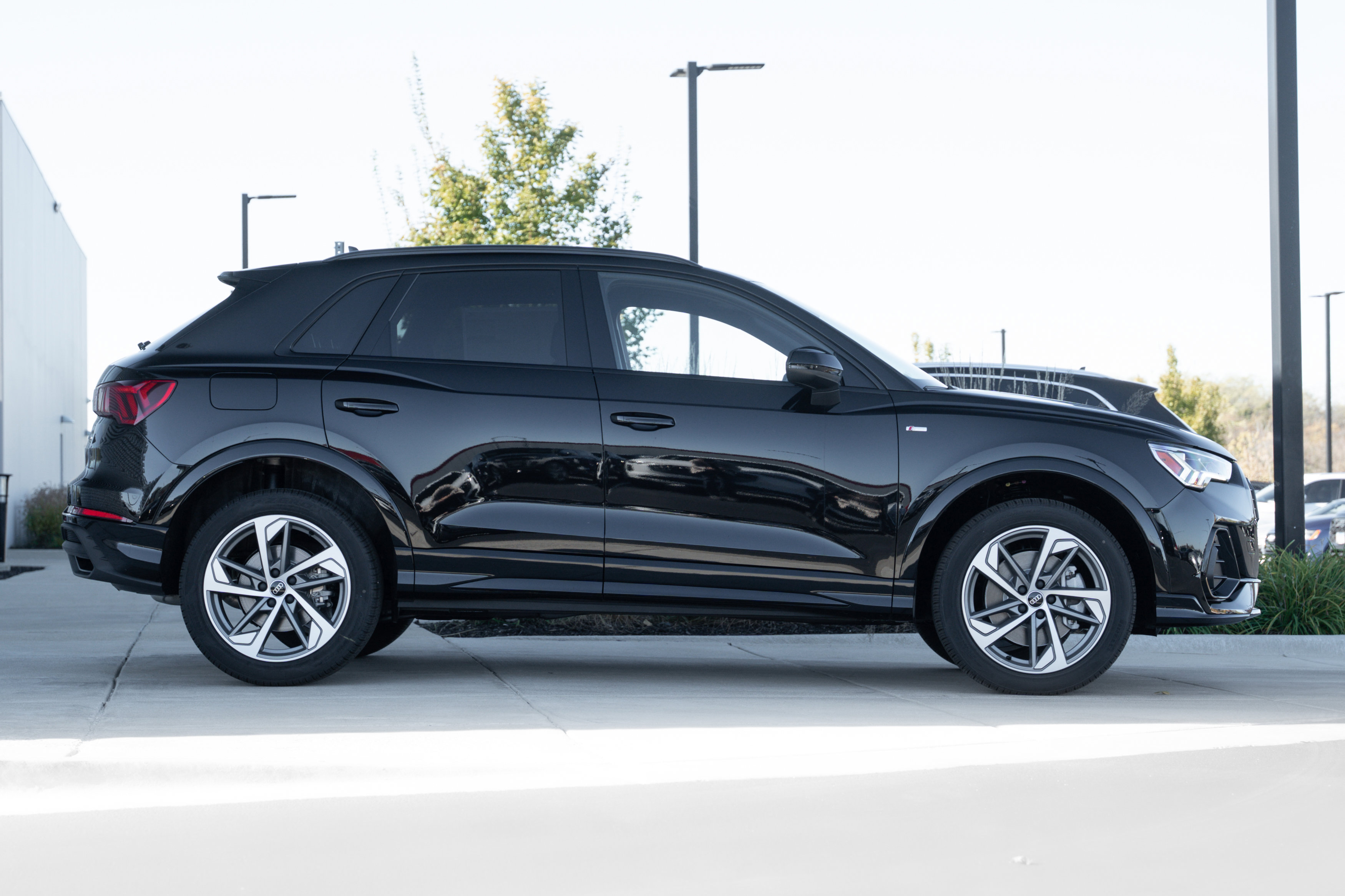 2025 Audi Q3 S line Premium photo 3