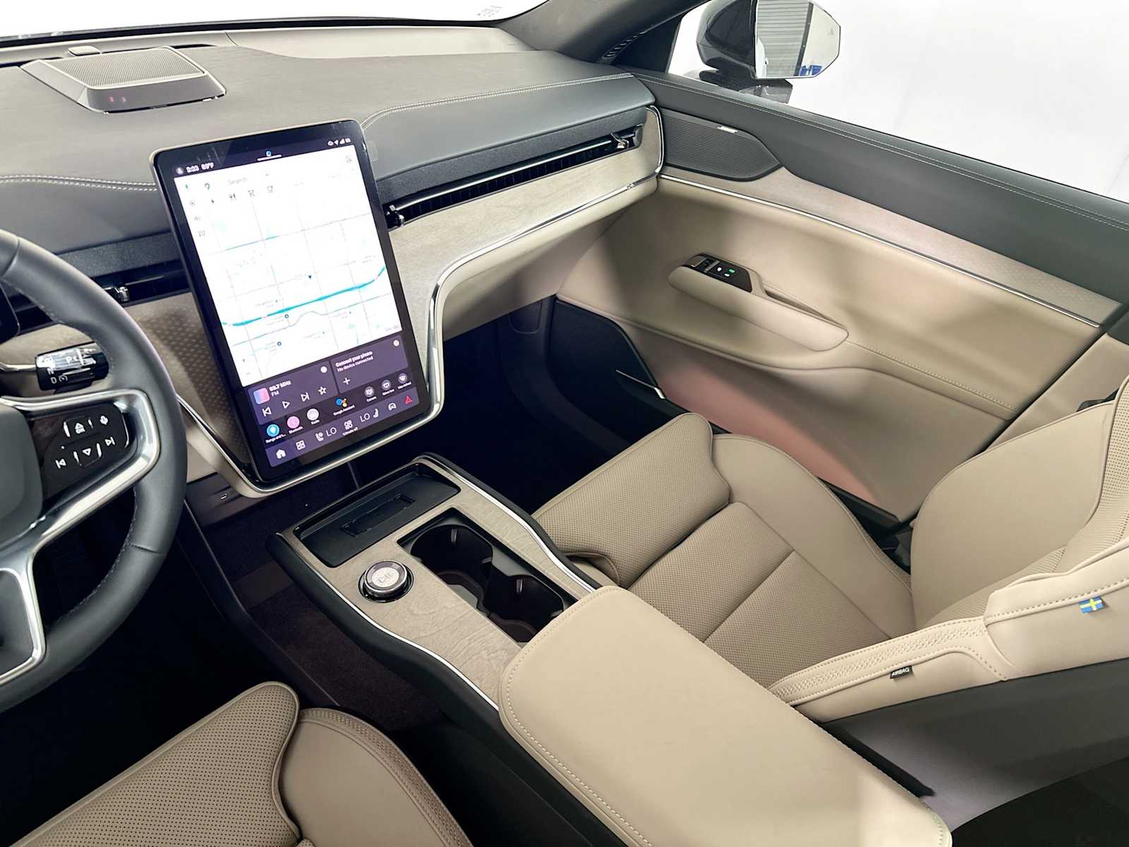 2025 Volvo EX90 Plus photo 18