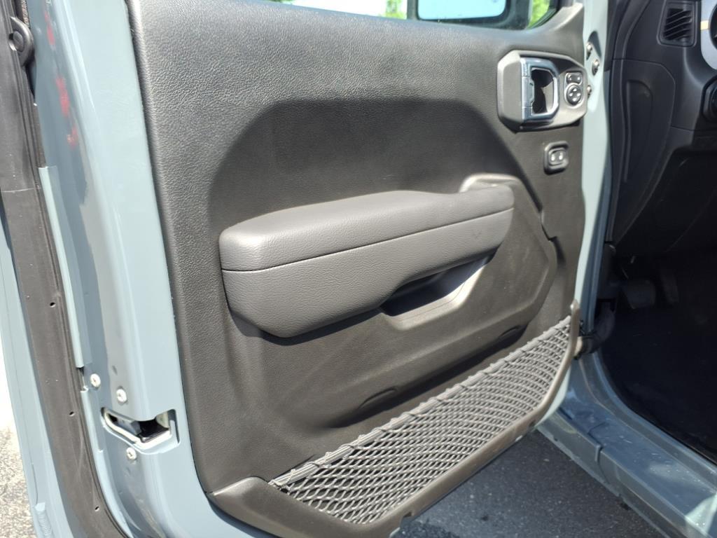 2025 Jeep Wrangler Sport S photo 4