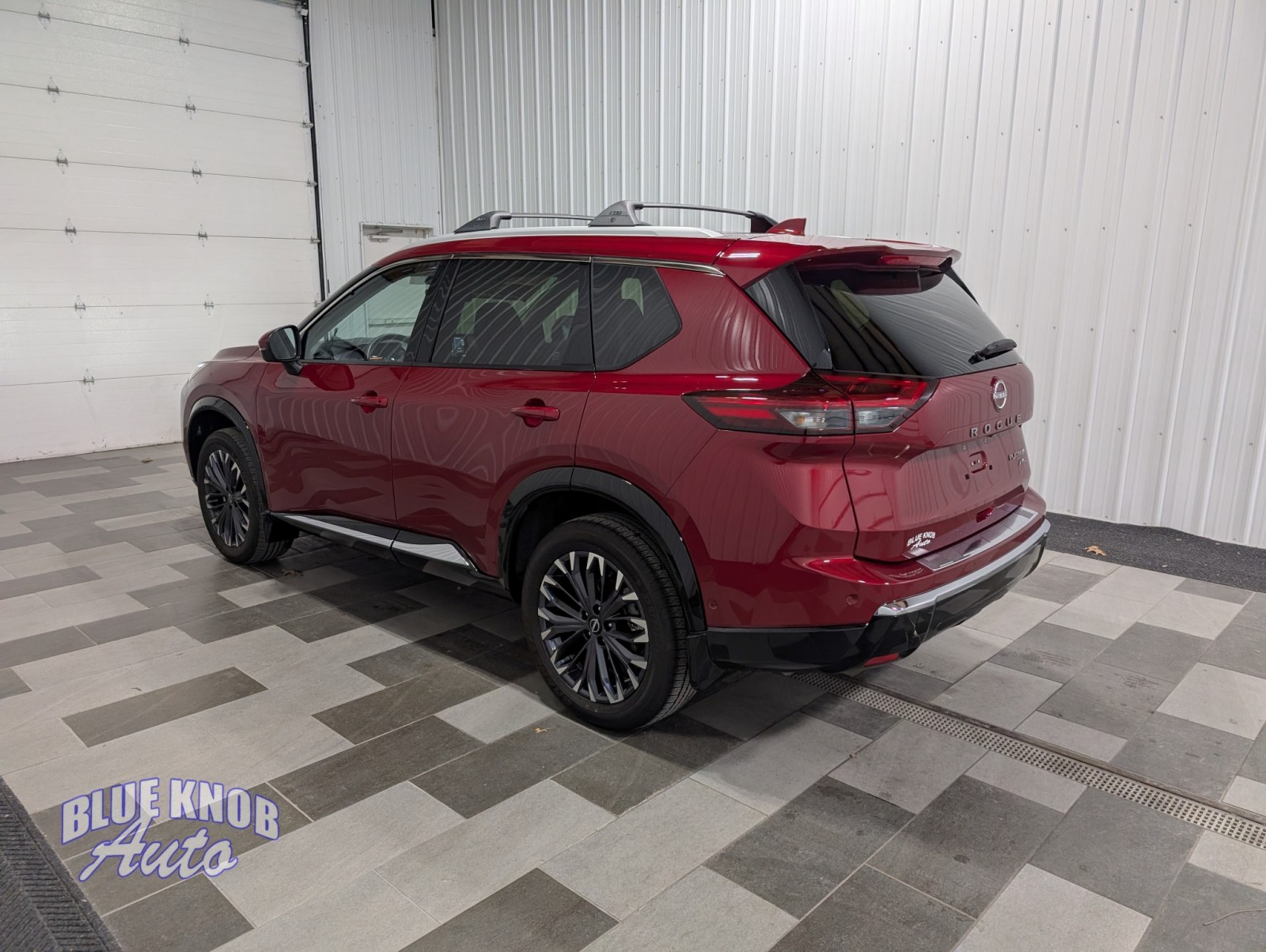 2024 Nissan Rogue Platinum photo 2