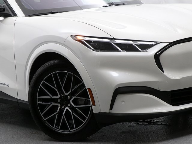 2025 Ford Mustang Mach-E Premium photo 3