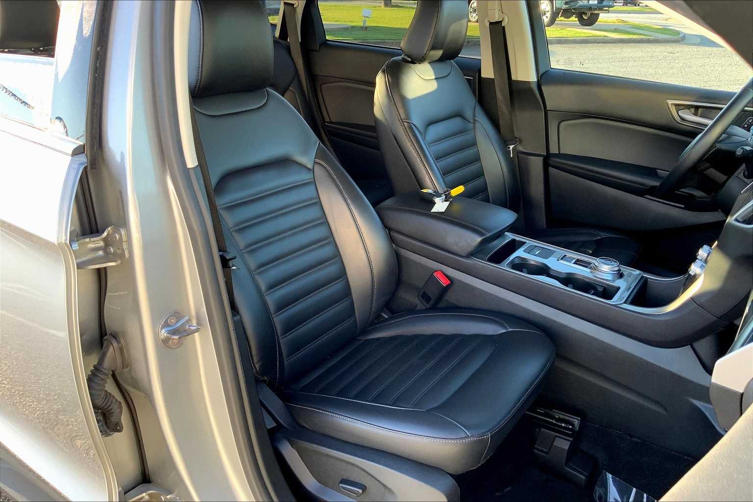 2024 Ford Edge SEL photo 8