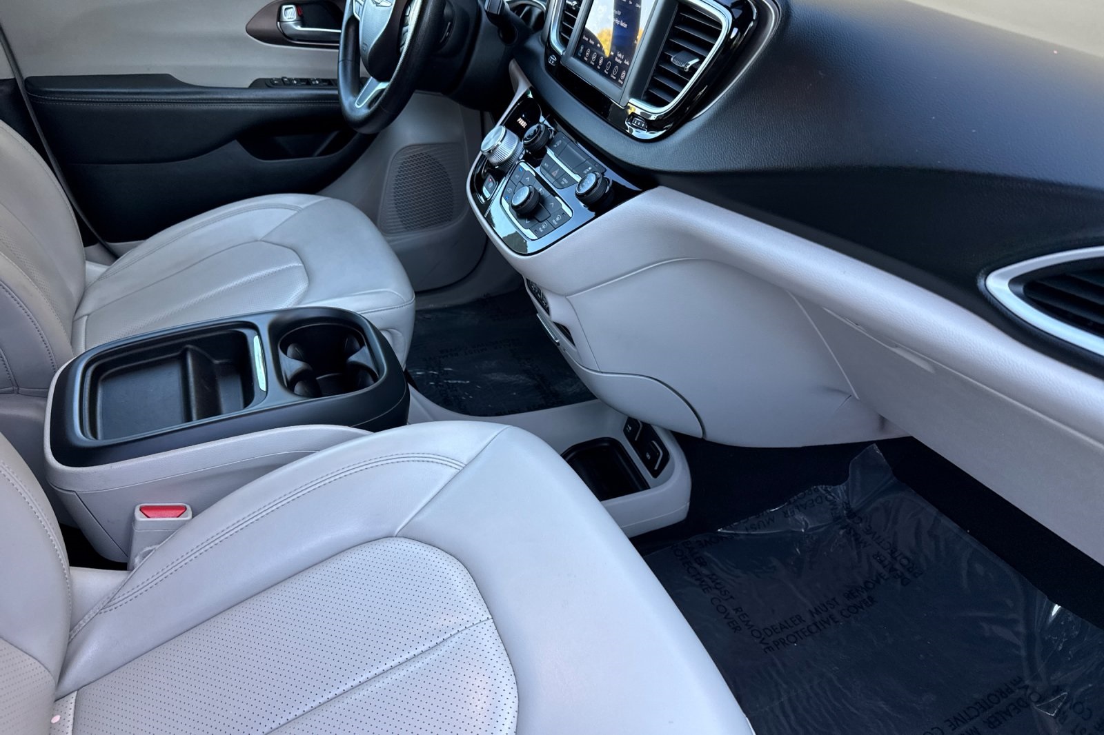 2021 Chrysler Voyager LXi photo 17