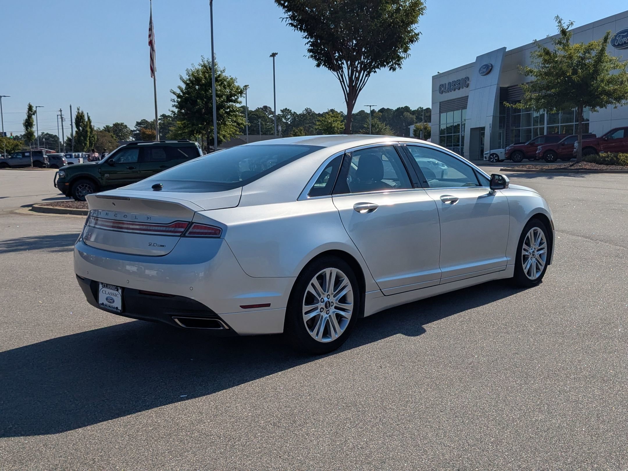2016 Lincoln MKZ Base photo 8
